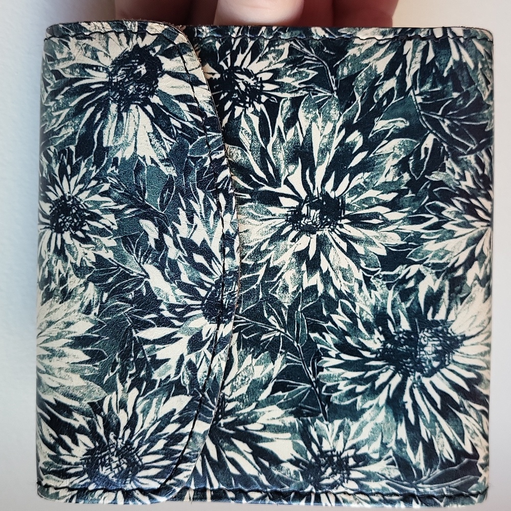 Patricia Nash Reiti Wallet Black & White Sunflower Print - Picture 2 of 15